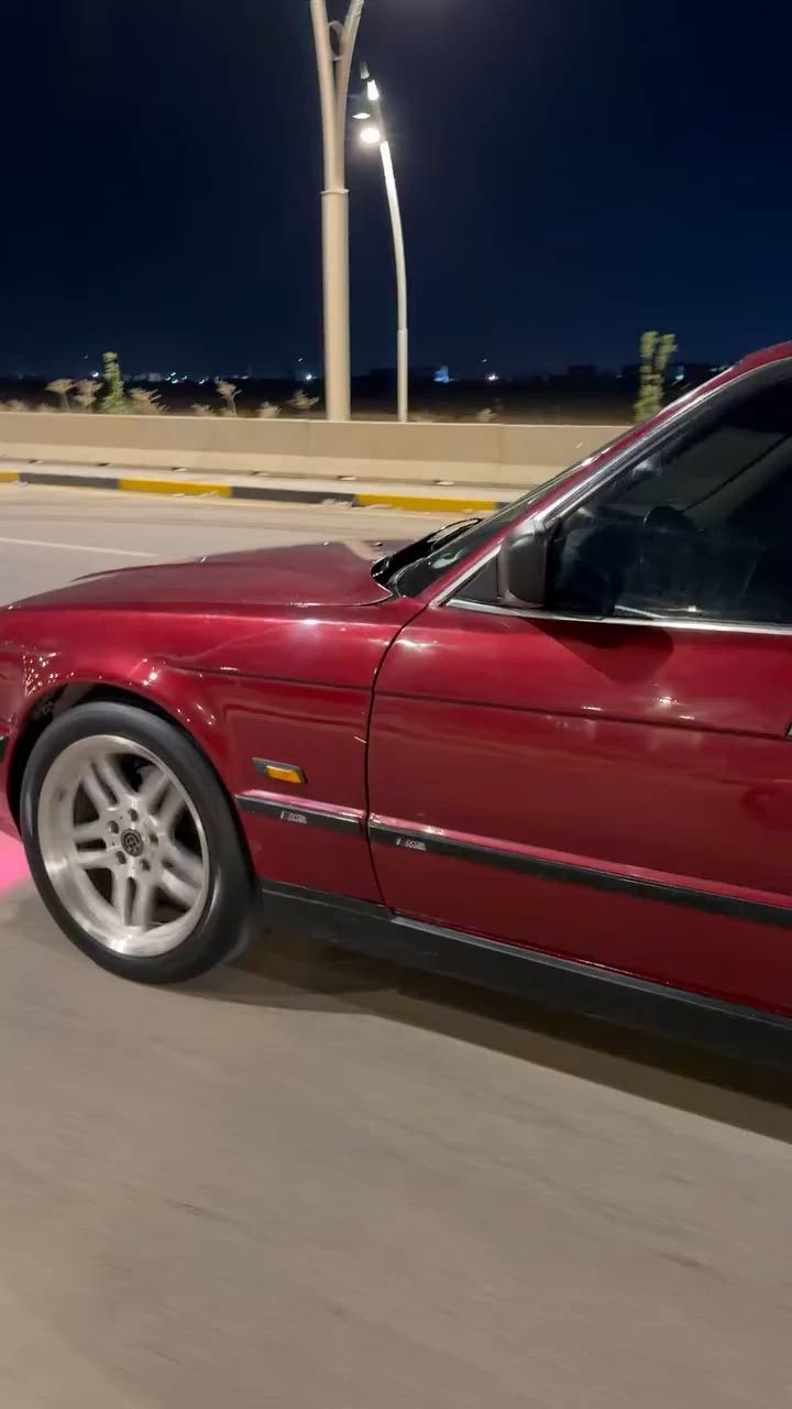 السلام عليكم/الحلال للبيع 535 فول موصفات بس كير عادي كلشي جديد السياره 🔥قنبله بل شارع من نصبه ونضافه تبريد منضومه كامله قبل سبوع مال بريڤه باتري تخم تاير سنتر لوك جام 4كهرباء 🧨كير محرك بشرط لا خياس ولا كص مفوله عام رقم الماني صلاح الدين سنويه عضم عاج السعر 55 يشهد الله صارت عليه بل 70وهاي الصور البارحه وكلها تعرف اني صار 3اشهر اعمر بيها رقمي //‭***********‬// السياره موجوه بصلاح الدين  زنون لد احمر داخل جلد 🤨
