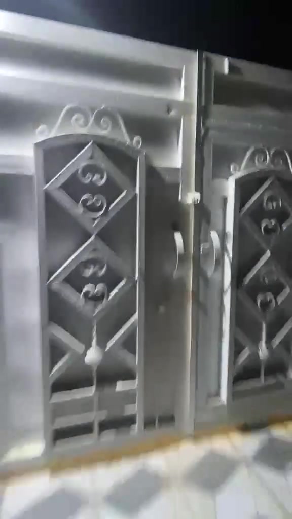 سلام عليكم  بيت + قطعه.  المساحه. الكليه 640 البيت يتكون. غرفتين نوم  وستقبال وهول ومطبخ  وسطحه صب مسلح. والبيت جاهز ومابي اي نقص  الموقع بستان بيت ناصر العبود خلف بيت حيدر سامي    وبيت عمار الكريم. السعر 105 وبي مجال  
الاستفسار.       ع الارقام  التاليه ***********     ***********
