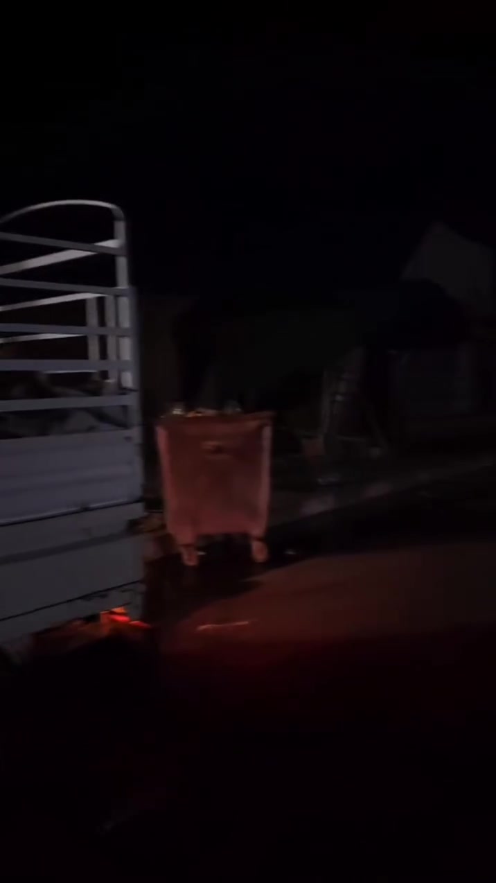 السلام عليكم كيه هيفه مسجل رقم نينوى شرط تحويل او وكاله اربع تايرات جدد صدر محرك كير كلو بشرط السياره جاهز للشغل  للبيع العر ٢٨ وبيها مجال شي قليل مكاني صلاح الدين الشرقاط انتصل ***********
