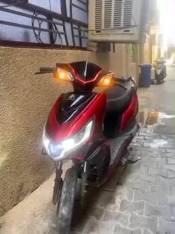 فول مواصفات دراجه شحن سكنس
1كهربائيات دبل اشاره ضوه امامي عالي ناصي 
2بك وره 
3ثلاث سرع الاوله ٤٠ الثانيه٦٠ والحد الاقصه ٩٠ ولحقيقي 
٨٠
4شاحنتها الاصليه وياها.. 
دراجه بطاريات بلادي صالها عندي ست اشهر مصاحت اخ راسي دراجه نضيفه وبطارات عمر 
فقط كفرات تعبانه وال امامي طاك 
سعر ٤٠٠ للاستفسار اتصال عل واتساب ***********