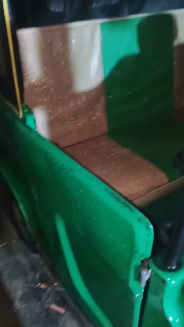 السلام عليكم تكتك لبيع سعره سته ونص وبيه مجال ***********
