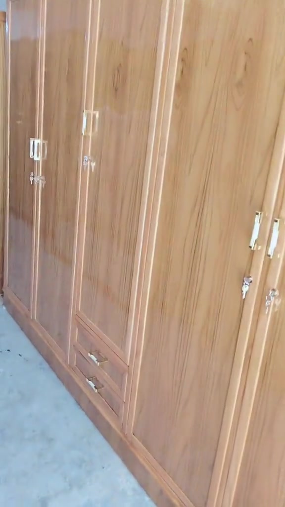 سلام عليكم..كنتور تسكام درجه اولى 5 باب عرض 3 متر وارتفاع مترين و20 داخل وخارج صاج وجه 5 ملم ارض وسقف بلوك صاج صبغ درجه اولى كله زان القبلمات والتحميل..يحتوي على 6 رفوف و3 تعاليك ..يتوفر توصيل بكروه .. عنوان المحل بغداد الاعلام شارع قطر الندى..للحجز والاستفسار على الرقم ***********#مشاهدات #العراق🇮🇶 #الشعب_الصيني_ماله_حل😂😂 #creatorsearchinsights #بغداد 
