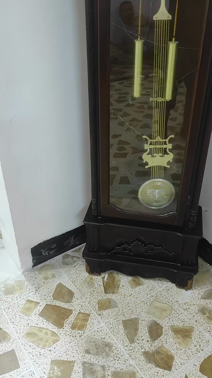 ساعة منزليه تراثيه للبيع السعر 120الف وبيها مجال العنوان حي الميثاق رقم الهاتف ***********
