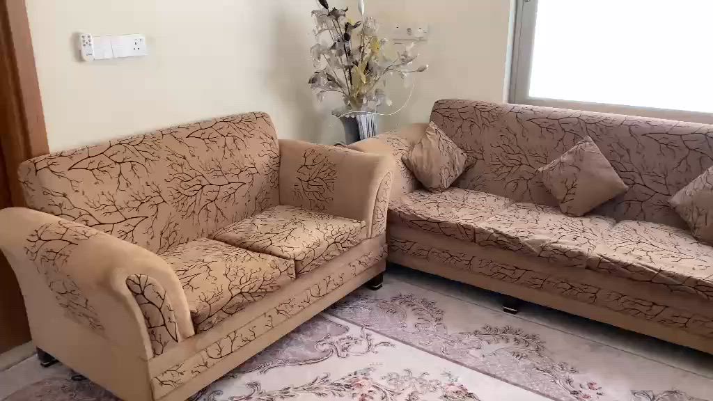 السلام عليكم عندي طخم قنفات ١٠ نفرات قليل مستعمل نريدها بسعر ٢٥٠ الف وبيها مجال قليل ***********
