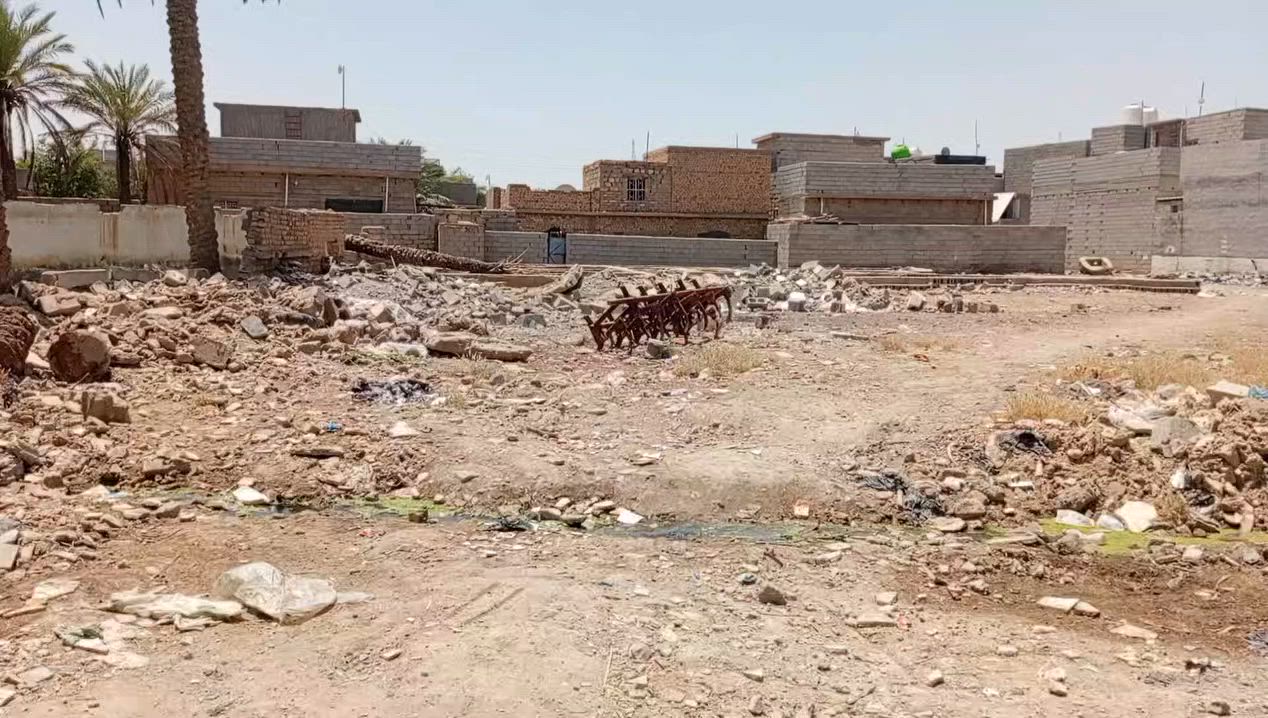 قطعه ارض للبيع طابو سند 25 مساحه 300م واجهيه 10نزال 30  موقعها خلف ثانويه حطين لاهليه واصل الها جميع الخدمات تحويل مباشر مع صاحبها الشرعي سعر 25 وبي مجال مكلف بنشر رقم صاحب الارض ‏‪***********‬‏
