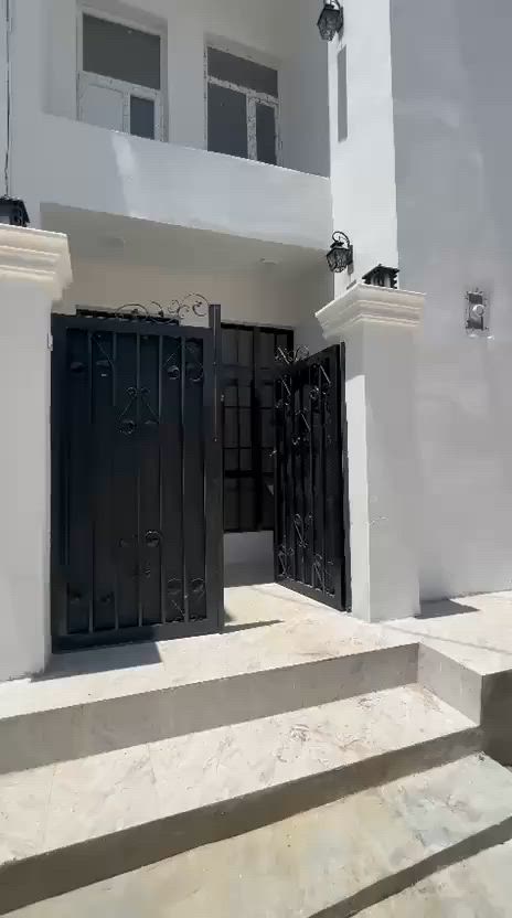 مشتمل للبيع
دوانم المعمل 
خلف سياج المعمل قرب المدخل الجديد 
مساحه ٩٢ متر
طابقين جديد زيرو
السعر  ٥٥ مليون
***********
