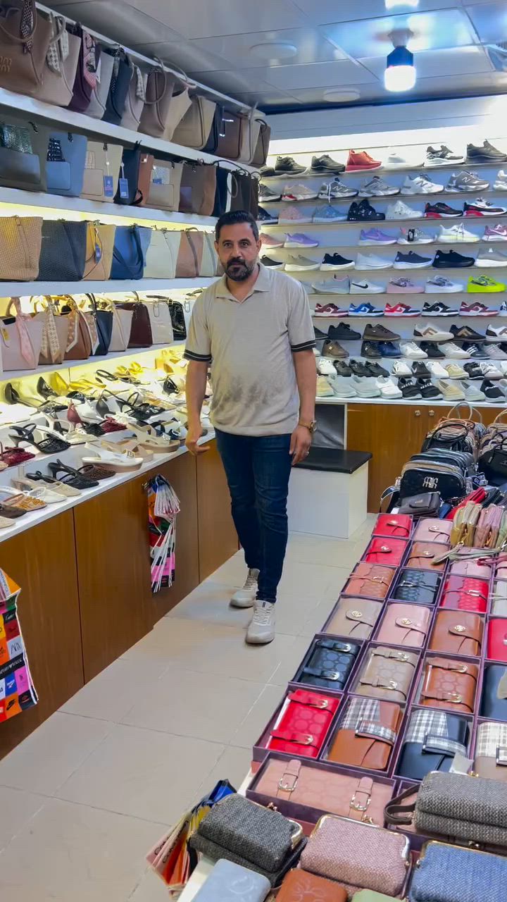 #كل_يوم_جديد❤️❤️ 
#شوفوا_الفيديو_للأخر 
#احذية_وحقائب_MaX_مجمع_شاكر_رضا_طابق_السرداب
#توصيل***********وتساب
#خانقين_2000_باقي_مناطق_العراق_4000
