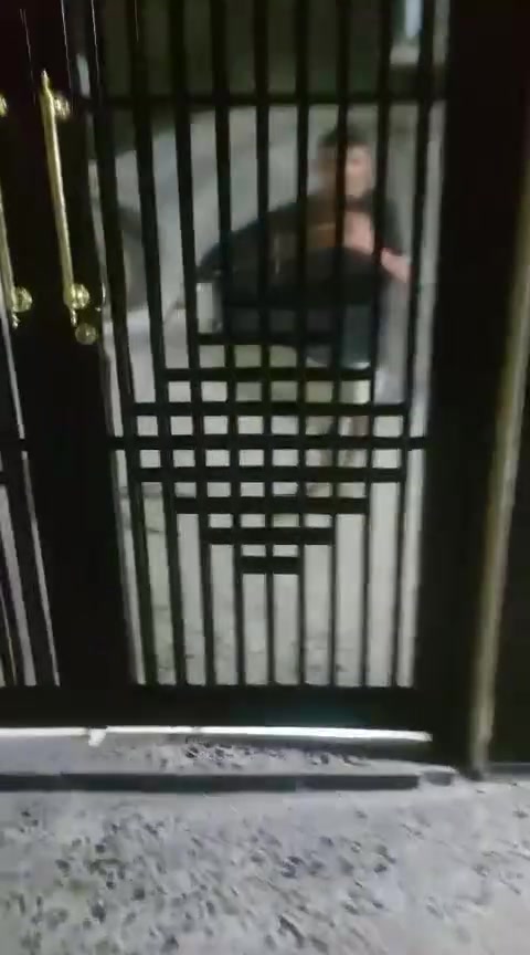 بيت للبيع الدوانم شارع ابو وسام الدلال المساحه 150متر واجه 11 ونص ونزال 14 البيت مسلح يتكون من 4غرف نوم واستقبال ومطبخ وحولي و3حمامات شرقي وغربي البيت مناقصه اي شي رقم الهاتف ***********
