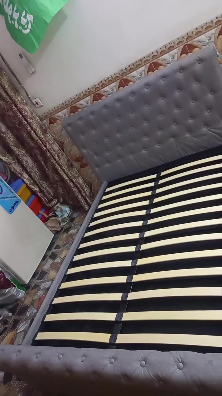 جربايه نفرين السعر120 وبيها مجال شي بسيط
***********
