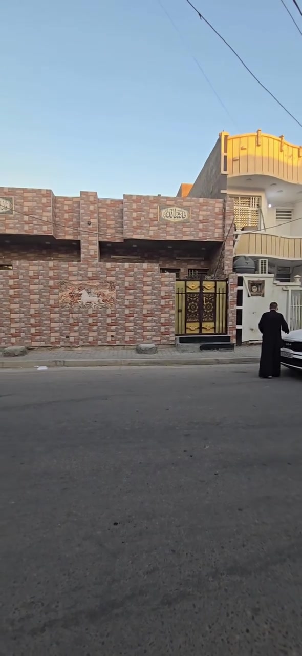 بغداد  منطقة الزعفرانيه
فقط ب100مليون 
بيتين للبيع   خدمات كامله 
مساحة كل بيت 100متر 
سند 25
***********
