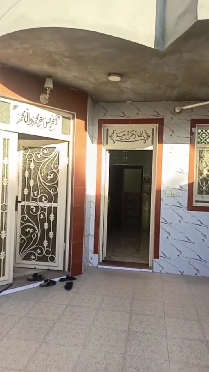 ياالله ع بركة الله 
بيت للبيع سند زراعي طابقين 
مساحته 200 متر 
موقع حولي البعنون قرب المدرسة الاهلية 
بناء جديد كله سيراميك ارضي وجداري 
 غرفتين نوم في الطابق الارضي وغرفة في الطابق الثاني 

الموشراي لا يتصل ***********
