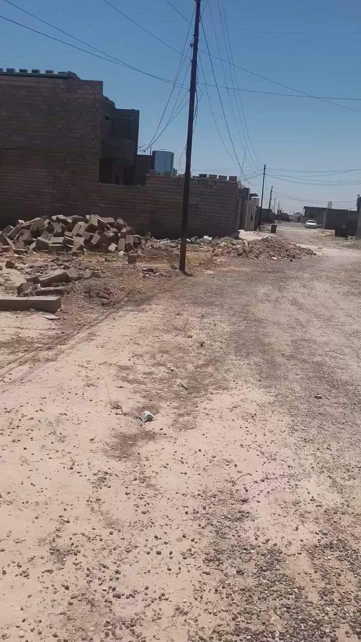 بناء وخريطة درجة اولى
يحتوي على حديقة وكراج ومطبخ حار وبارد وهول واستقبال
وبالوسط صالة داخلية ودرج ومنور حول نص البيت
 ومجمع صحيات ومنور ثاني  وغرف نوم عدد 2

موقع القطعة تكريت الشهامة الجديدة طريق المحزم 

للاستتفسار ***********
