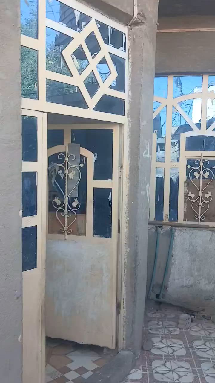 سلام عليكم بيت يتكون من ٥ خرف سند ٢٥ قرب مطعم جواد ***********/***********

