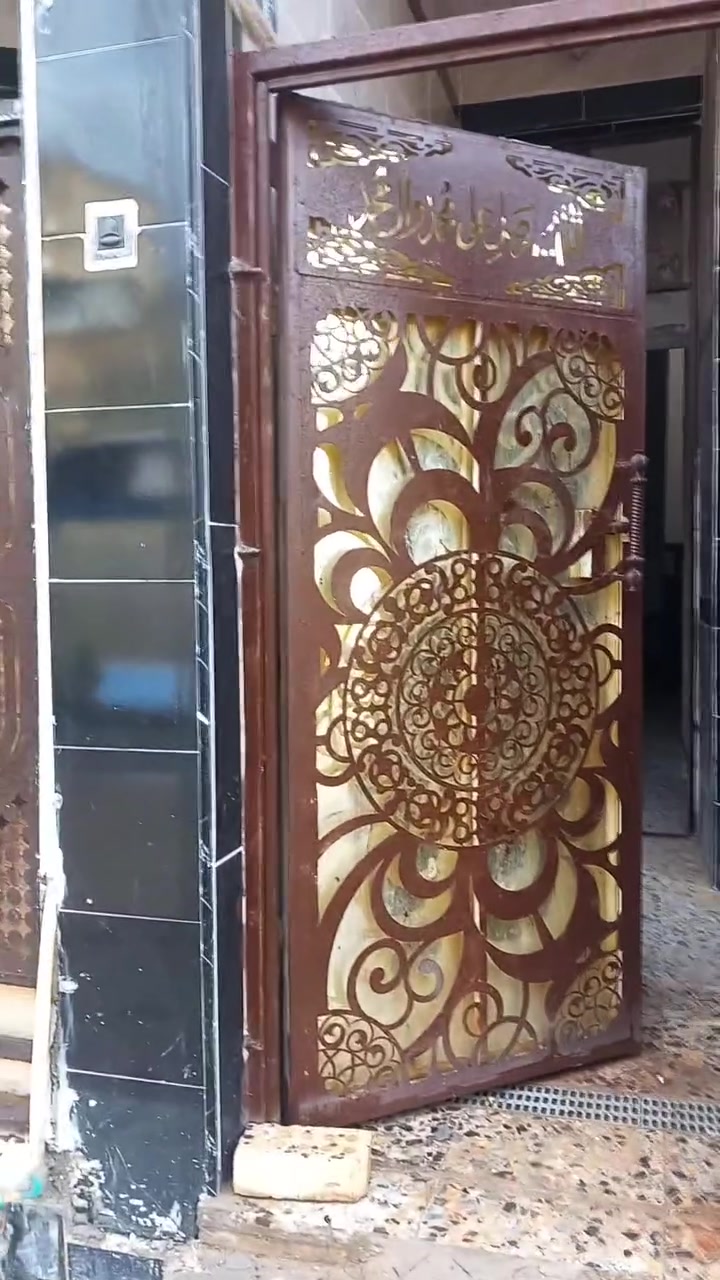 السلام عليكم بيت للبيع ٥٠ متر قاط واحد الضباط الثانيه قرب مجمع فدك السعر ٤٧ وبيه مجال بسيط رقم ***********
