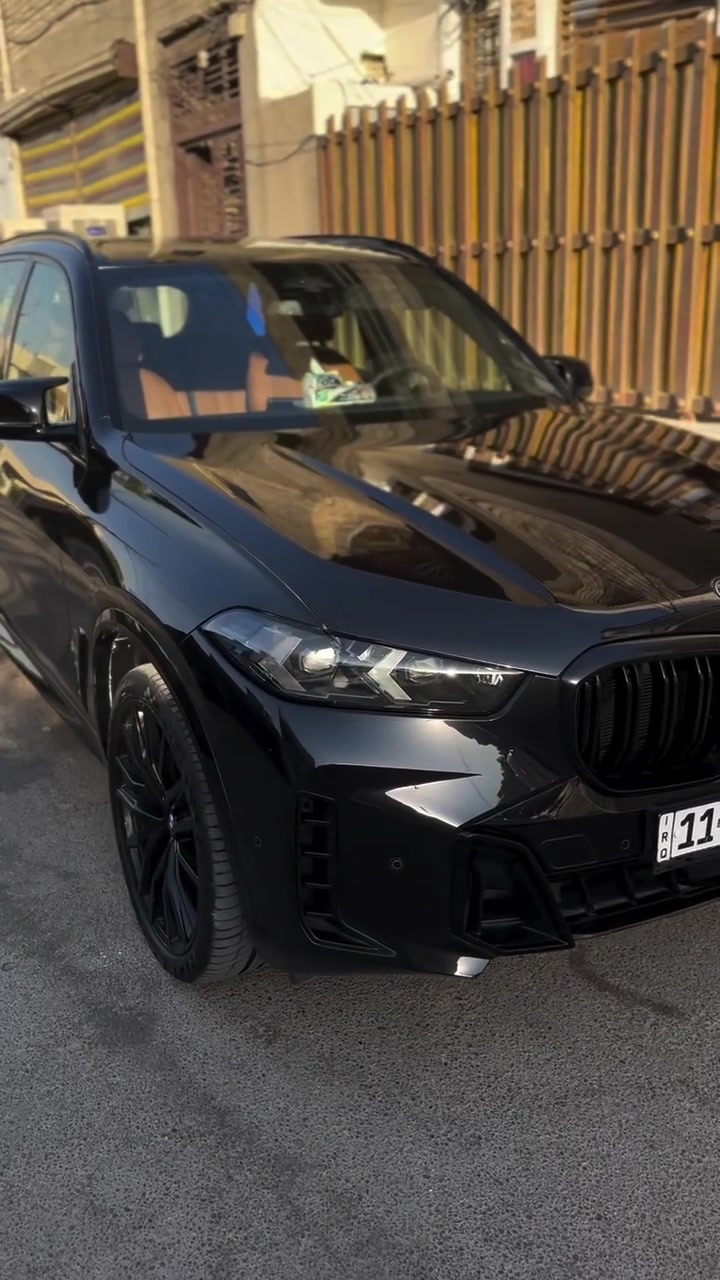 السلام عليكم
‏Bmw x5 m60i 2024 وكاله العروش 
4 ويل ستيرن 
شاشات خلفيه 
ويل 22 
كت ام بور + بلاك شدو لاين 
مغلفه ppf مكفوله
لايتات ليزر متحرك
كامرات 360
رادار الامامي تفاعلي 
مقاعد تدفئه تبريد 
تايرات رن فلات 
داخل لونين بني و اسود
اناره داخليه متغيره 
السقف سكاي لاونج بي اضائه متغيره
كزوز M 
دسكات M لون احمر
احزمة السيارة M 
كير كرستال 
سستم صوت هارمن كاردن 
تعطير داخلي 
تبريد 4 مناخات 
درايفنك اسست 
بارك اسست 
بروجكتر عرض معلومات 
جستر كونترول نظام الايماءات 
بردات خلفية
وايرلس كار بلي
دخول ذكي 
نظام تعليق ادابتف M 
شاحن لا سلكي
محرك 8 سلندر توين تيربو اكس درايف
رقم بغداد ماشيه 45 الف كيلو
السعر 80،000 دولار و بيها مجال
مكان السياره بغداد
***********
