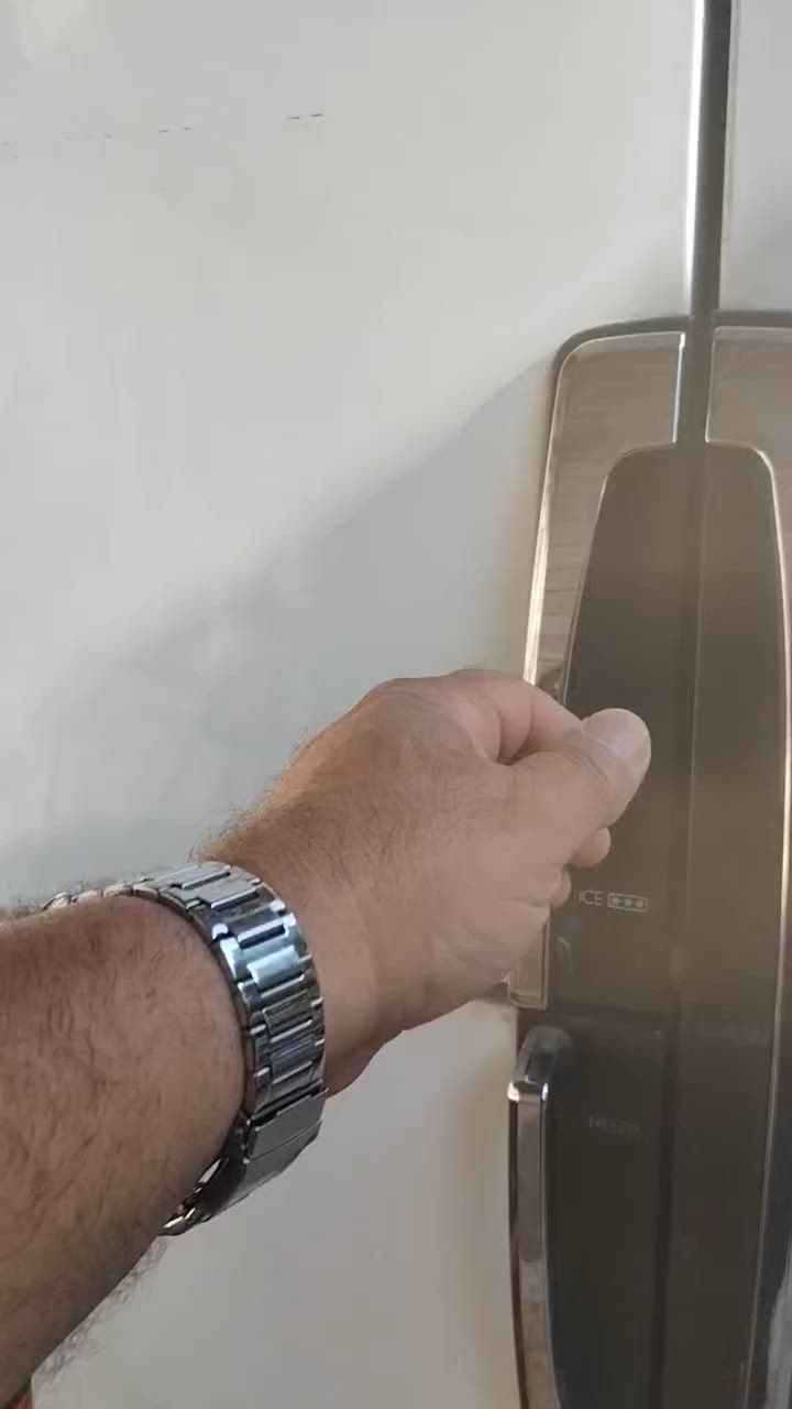 ثلاجة Natinol  ياباني نظيفة جدا محركها اي الماطور مبدل جديد مشحون غاز اول مره نظيفة جدآ.....  للاستفسار سعرها ٢٠٠ الف هاتف *********** او ***********
