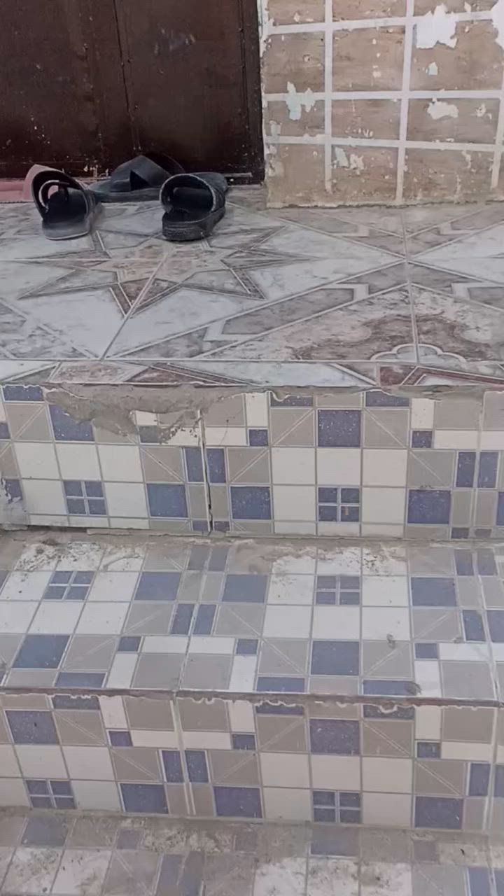 شقة أرضية مؤثثة بالكامل منطقة الروضتين قريبة جدا للأمام مسافة ٥دقائق مشي ومتوفر كل وسائل الراحة لإيجار اليومي أو الأسبوعي مخصصة للزيارات والعطل للاستفسار *********** *********** مراسله ه ويساب
