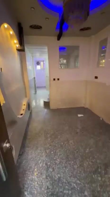 للايجار بيت داخل قيصرية عريضه يحتوي على غرفتين ومطبخ وصاله وخدمات وبي سطحين ومخزن الموقع الاعظمية الاخطل قرب قصر بلاسم السعر 550 الف قفللل للاستفسار***********
