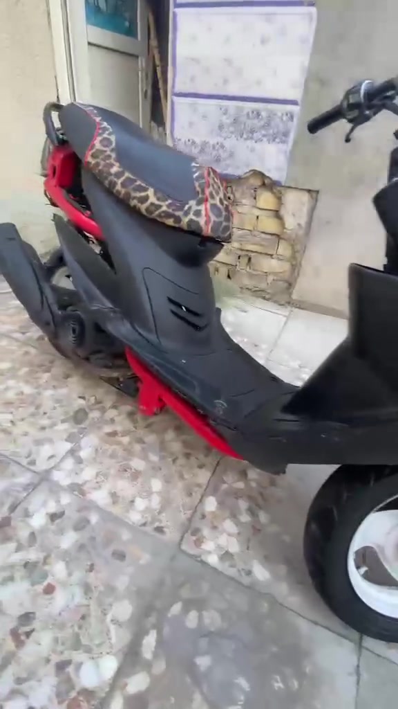 السلام عليكم هاي الحلوه للبيع بيه مكينه تخبل تجي وتشوف بيعنك شلعه معدل يخبلن لا نضوح لا تبخير الدراجه حلوه ك شكل و ك مكينه المكينه مالته 49 بلاددددد  كلها بلاديه نقصه بس العرموطه مال الهندر فقط العنوان بياع حي التراث السعر 375 وبيه مجال حك الجيه ***********
