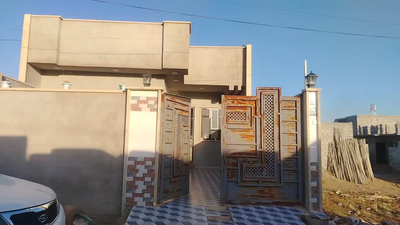 الدار للبيع القوسيات خربت عسكر المدرسه الصينيه المساحه ٢٠٠ متر خدمات كامله ***********
