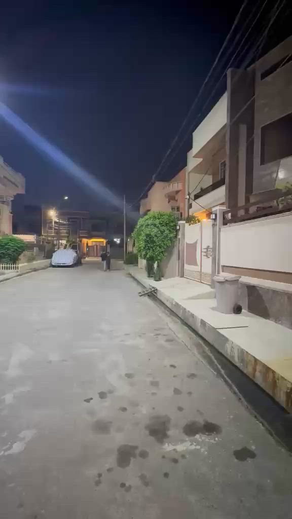 سلام عليكم ورحمة الله وبركاته
بيت للايجار للايجار 
بيت ارضي معزول من كل شي من الماي والكهرباء 
البيت١٥٠متر 
منطقه حي المزارع أولى قرب جامع القادر
غرف نوم وحده
هول واستقبال ومطبخ
وخدمات وكراج سياره
للإستفسار الهاتف
*********** واتساب
***********
مكتب ارض اليسر
