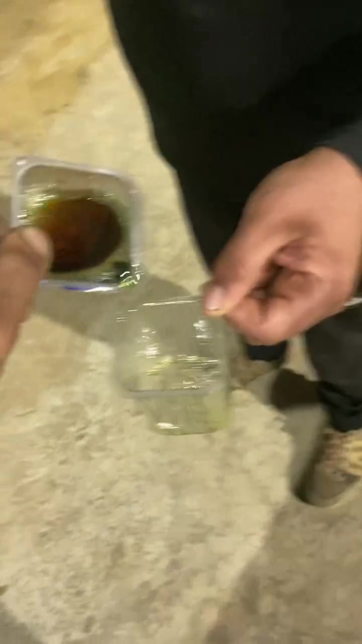 احمر خفيف وصفر خفيف ***********راسلني واتساب وتدلل
