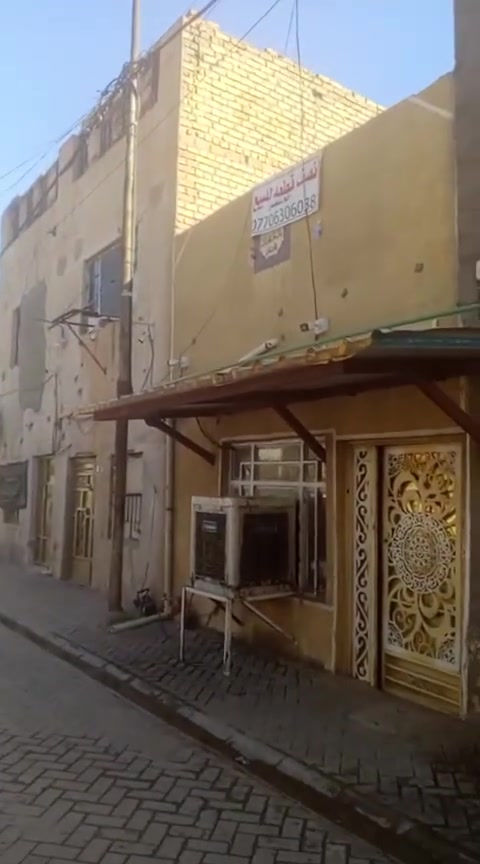 السلام عليكم نصف قطعه للبيع المساحه ٧٢ واجه البيت عله ساحه بناء عكاده نضيفه طابقين مدينه الصدر قطاع ١٢ للتواصل *********** السعر ١٢٥ وبيها مجال
