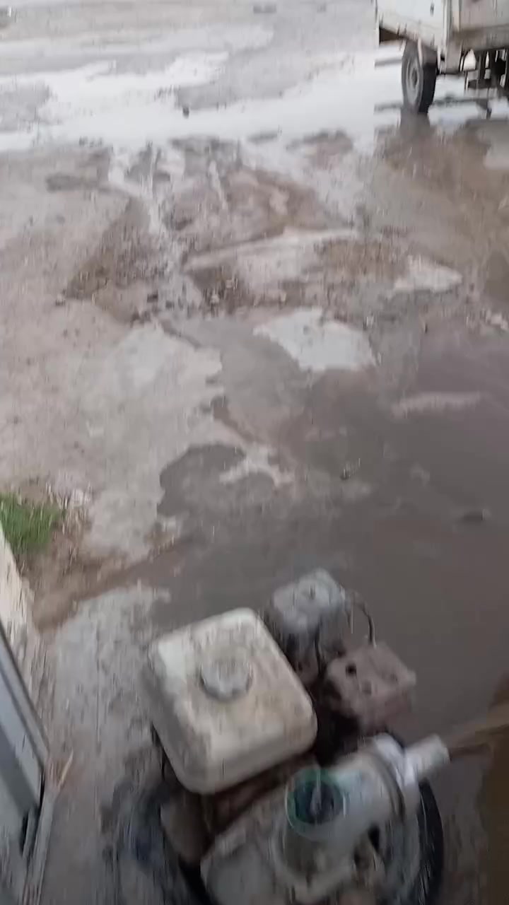تم حفر بير في مجمع العزاب
الحمدلله مي حلو خير من الله 
اليحب يسوي بير يتصل ويدلل ***********

