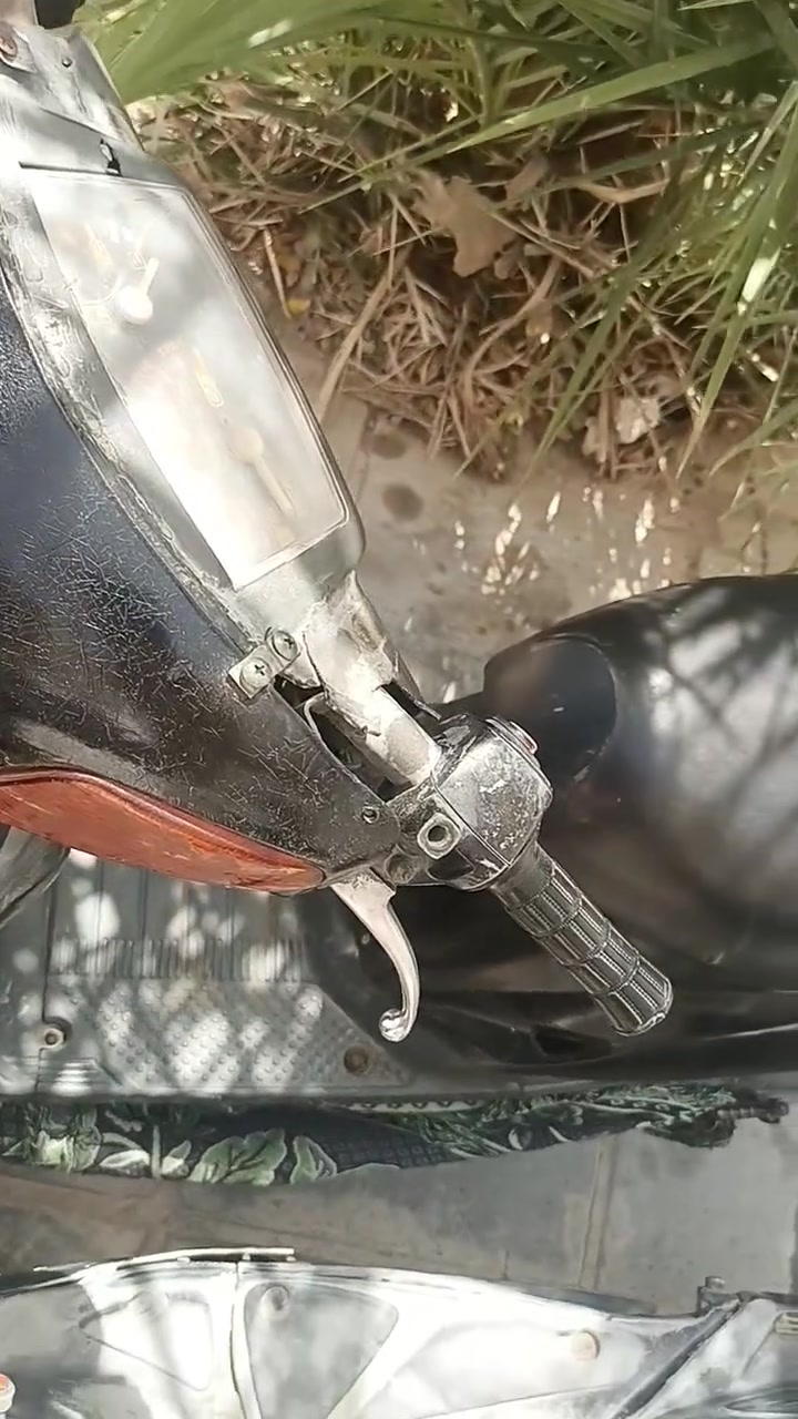 ناصريه مركز  ***********
دراجه للبيع تفاصيل (مفتوحه بستم فقط)  باتري جديد تايرات جديده مكينه مال حاويه بعدهي جديدة 
كهربائيات كلها شغاله الايتات شغاله  اشاير شغاله دراجه نظيفه كلش استخدام قليل سعرها 250 وبيه مجال الشراي يدلل مكينه ماينسمع صوتها ناعمه شلعه تخبل

