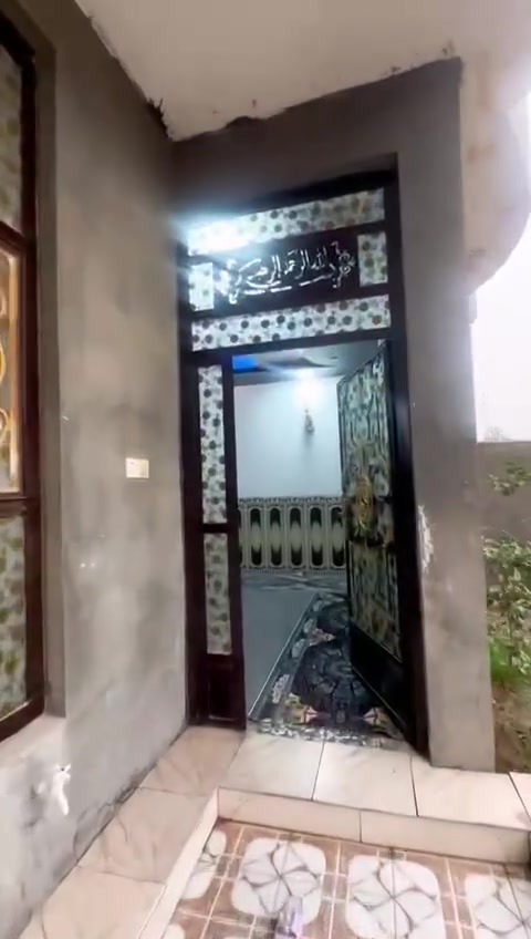 بيت، حي ذويب الثالث مساحة ٢٥٠م بناء بلوك يتكون من مضيف وغرفتين نوم وصالة ومطبخ وحمام وصحيات خارجيه اتصال على الرقم ***********مراجعة مكتب مسعودي موشراي لايعلق رجاء

@
@
