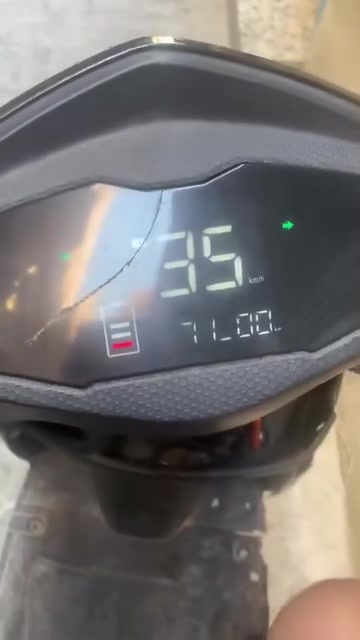 فول مواصفات دراجه شحن سكنس
1كهربائيات دبل اشاره ضوه امامي عالي ناصي 
2بك وره 
3ثلاث سرع الاوله ٤٠ الثانيه٦٠ والحد الاقصه ٩٠ ولحقيقي 
٨٠
4شاحنتها الاصليه وياها.. 
دراجه بطاريات بلادي صالها عندي ست اشهر مصاحت اخ راسي دراجه نضيفه وبطارات عمر 
فقط كفرات تعبانه وال امامي طاك 
سعر ٤٠٠ للاستفسار اتصال عل واتساب ***********