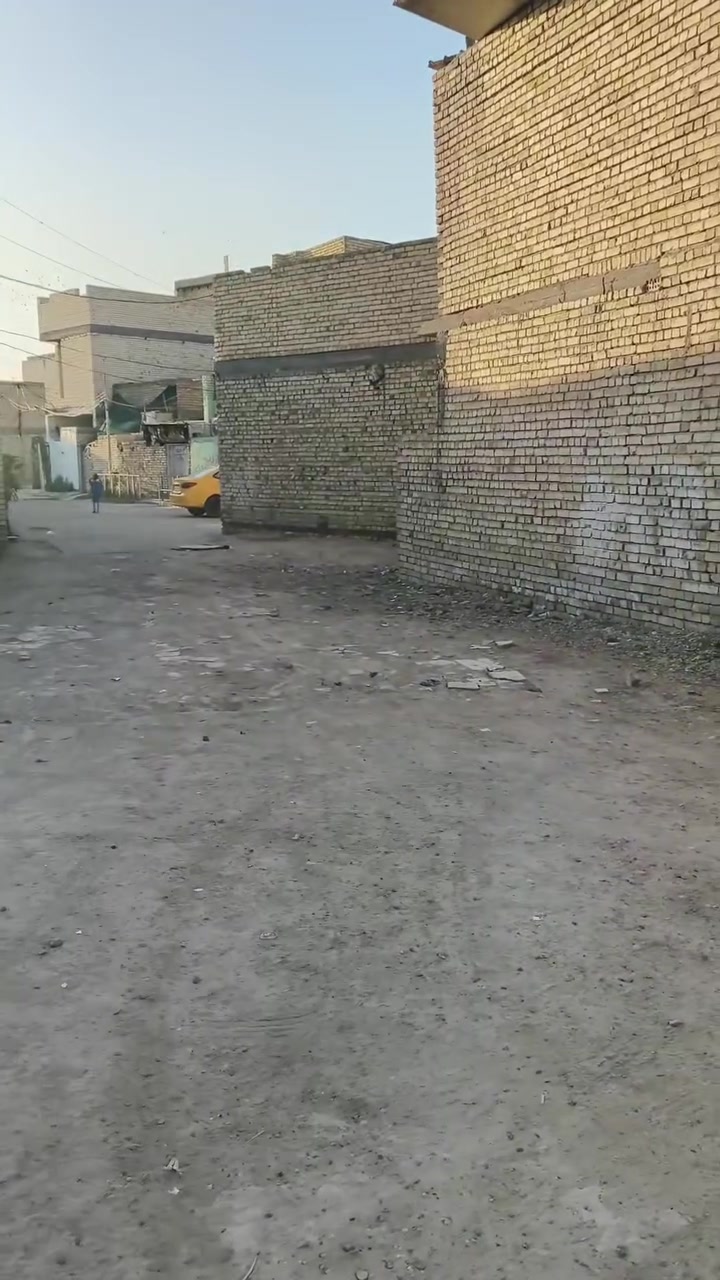 السلام عليكم
بيت للبيع مساحه 120 متر ام الكبر والغزلان
البيت مسلح كامل كل نقص مابي 
فقط الحوش ممطبك
الستقبال/ 5/4
الصاله/ 4/5
غرفة النوم / 6/5
الصطح مطبك شتايكر
السعر خاص وبيك خير ودلل
رقم المبايل ***********
