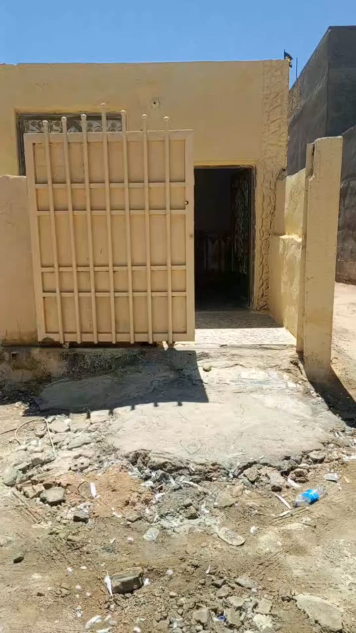 دار للبيع المساحه 110متر ركن 

حله ابو خستاوي جهته المرور شارع المرور خلف مضيف السجاد قريب علا شارع كربلاء خدمات كامله موقع حلو 

بناء نضيف السقف عكاده بيت نضيف عالي عن شارع 

السعر مناسب//***********
