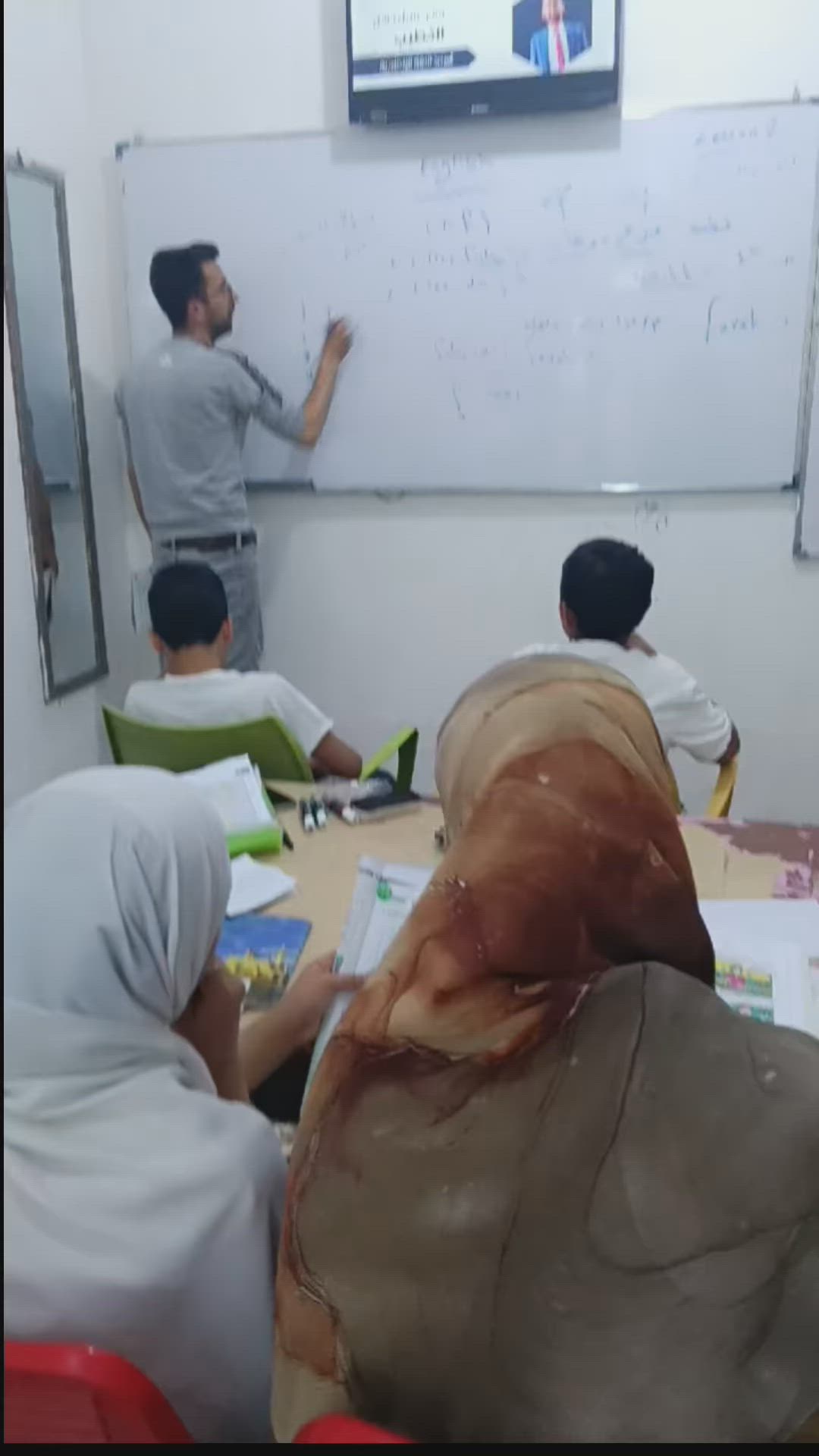 يعلن معهد الولاية 
مع قرب الإمتحانات النهائية للمراحل الوزارية 

عن دورة لمادة الفيزياء 
الثالث متوسط 
فقط مسائل الكتاب 
50 ألف 

للاستفسار
 ***********

📍 كربلاء مقابل مرقد الحر مجاور صيرف مكتب اليساري 
✨ انضموا إلينا وحققوا النجاح مع معهد الولاية 

#معهد_الولاية

https://t.me/al_alwilaya

‏تابع قناة معهد الولاية في واتساب: https://whatsapp.com/channel/0029VbAFjba4IBh7GkBkAa2d

https://www.facebook.com/share/15j3eNdxuV/

https://vt.tiktok.com/ZSr29GcXw/

https://www.instagram.com/al_alwilaya?igsh=MXNrN2VidnV4bW1oeQ==
