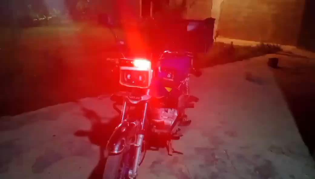 سلام عليكم اعادة نشر بسبب الوعود الكاذبة الي بس يعامل ليعلق زحمة سيفان  موديل 24 5كير الدراجة خير من الله كهربائيات كلها شغاله نكره‏‪ سلف دراجة نضيفه مو شراي لتعبني السعر 750وبيه مجال  مكاني الشيخ حمد ‏‪***********
