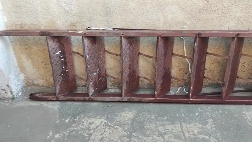 سلام عليكم خوان عندي درج 
البيع طوله ٣مترات و٥٠
يتكون من ٩بايات عرضه ٧٠
اتصل على هذه الرقم ***********
