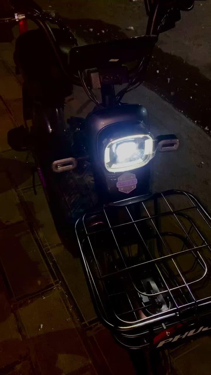 دراجه شحن البيع يرادلها بس بطاريات وياها شاحنه
أربع بطاريات  
دبلات فول ✅
حجم 14 
تواصل على هاذ الرقم ***********
