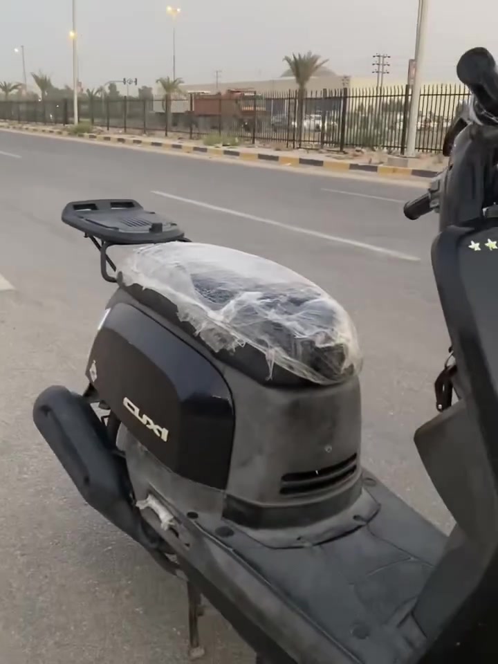 سلام عليكم دراجه بوليس  للبيع شرط مكفوله المكينه  كابريتر خير من الله وشغاله من كلشي سلف وهندر وكهربائيات فول شلعه فوله نعومه سعر 700وبيها مجال بصيط مكاني قرب جامعه العميد ***********
