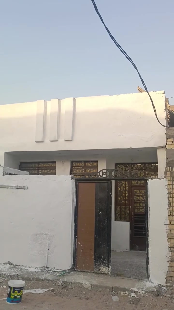 بيت للبيع حي دجله خلف المعارض مال حي النصر مساحه 100 متر طابو زراعي سند 25 خدمات موجوده بنيان جديد طابوق***********
