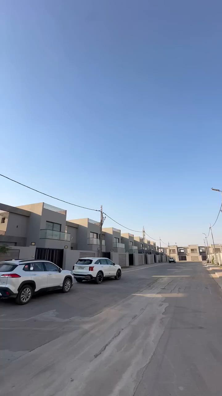 دار لبيع داخل مجمع لؤلؤة في كربلاء❤️
مساحه200 متر 
عدد غرف النوم3
مدفوع سعره كاش. البيت حر ما مطلوب ✅

يباع كاش
مرحله 2 موعد التسليم بعد 4 اشهر 
فديو نموذج لدور

يباع بسعر مناسب جوا سعر العقد مالته 
لعلم الدار وصل 200 مليون لشركه وما مطلوب دينار

يباع جواا سعر العقد بسعر مميز

***********

رابط مجموعه الواتساب ينزل عليها العروض المناسبه

https://chat.whatsapp.com/G7WXpQVeLGm7NSKO91xcts?mode=gi_t
