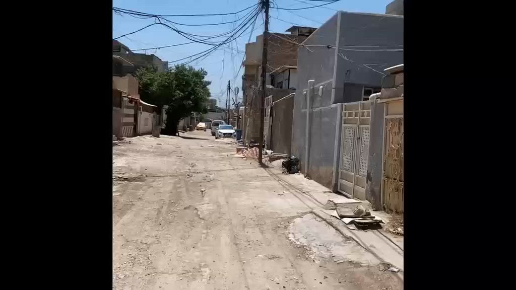بيت للبيع في البلديات شريط الكهرباء المساحة اكثر من 190م واجهة 8 ونص والنزال 23  مشمول بالتمليك وكل التفاصيل موضحة بمقطع الفديو في المنشور  السعر قفل 84  وهذا بسعر قطعة يعني ابيع ارض للاستفسار الاتصال على الارقام 
   ‭***********‬   /   ***********
