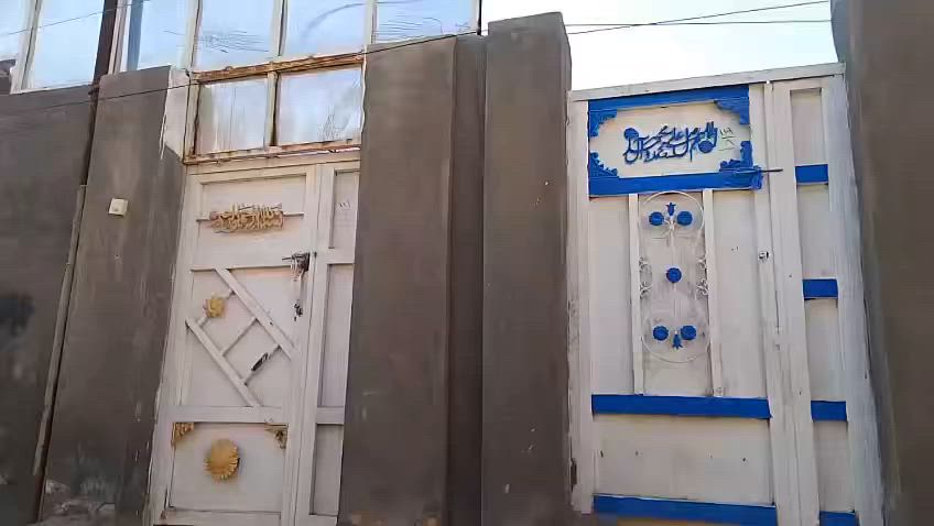 السلام عليكم 
بيوت إثنين للبيع مساحة كل بيت 100 م 
العنوان حي اور شارع السبيس قرب جامع أبو طالب  وقرب عقيد رحيم أبو المرور 
للأستفسار عن السعر الأتصال ع هذا الرقم ***********
