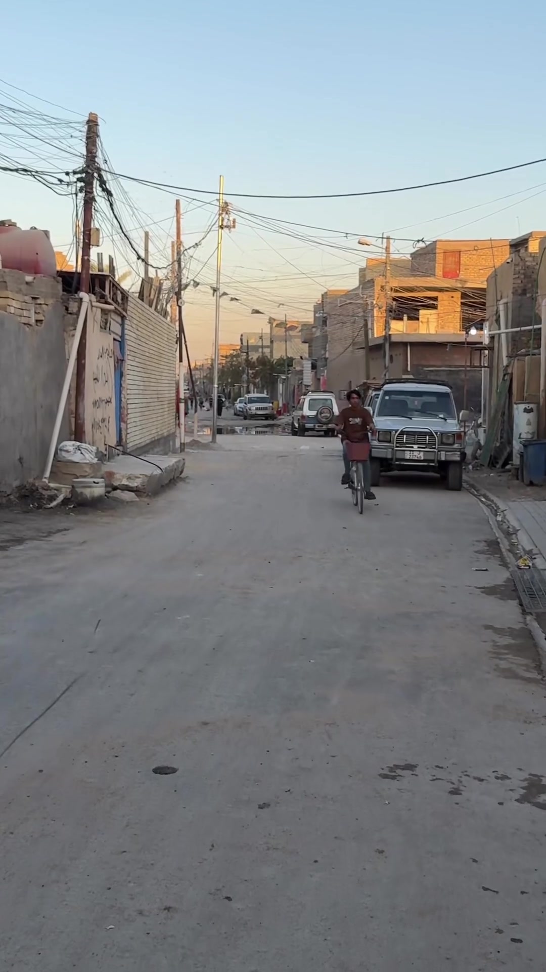 بيت للبيع الموقع حي طارق الوسط فرع سيد زيدان تعبر الشارع ال 2 ثاني بيت ايصير المساحه 140 متر بناء حديث طابق واحد جاهز من كلشي الشراي يتصل على هذا الرقم *********** والسعر اول تعليق في الفيديو مثبت
