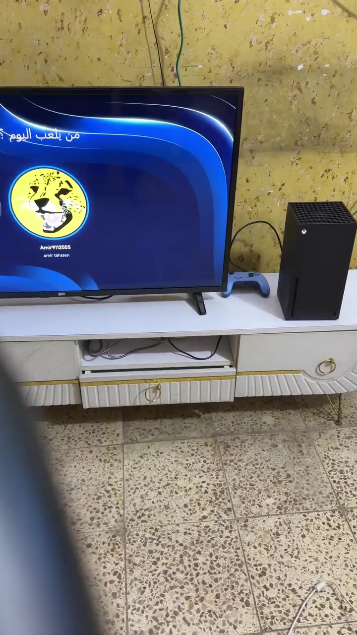 سلام عليكم 
عندي هذا الاكس بوكس سيريس اكس واحد تيرا 
نظيف كلش نسبة النظافة 93‎%‎ استخدام جدا قليل بسبب كوني منتسب و ما متفرغ لاستخدامه وايضا معتني بيه 
 اصدار 2023 كامل ملحقات جوستك اصلي و اسلاك التوصيل مال وكالة 
الجهاز صامت مابيه صوت ابد و صفر حماوة بالاستخدام نفس ما معرف الاكس بوكس
ومع اضافات مثل جوستك / كيم سير اصلية / و كيبورد ريد دراكون ميكانيك / و ماوس من رينكارد / ابيع كامل مع الاضافات الجهاز على الفحص تجي تشوف بعينك او يجيك تفحصه تمام و للعلم كلشي كارتونته الاصلية موجوده و شرط تقارن السيريل نمبر الموجود باليبل 
مكاني بغداد مدينة الصدر 
وموجودة خدمة توصيل لكل المحافظات 
سعره 850 الف كامل مع الملحقات 
رقم التواصل ***********
موجود واتساب 
وموجود خاص
