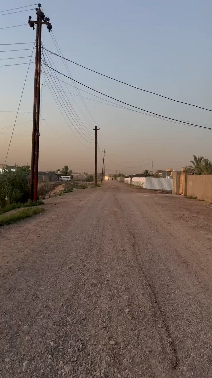 السلام عليكم دونم ونص طابو صرف للبيع العنوان المدائن منطقة الورديه تبعد عن شارع المدائن ٨٠٠ متر مي اساله وكهرباء واصلها 
***********
