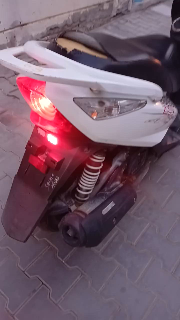 للبيع دراجه ماكس ثعلب نظيفه لك جديده كلها شغاله بس كيج السرع عاطل هذه صورها والفديو موضح كدامك السعر 800 بيها مجال بسيط *********** مكاني طوبحي فدوه لمو شراي لا يتصل ويواعد مو كده تحياتي للجميع
