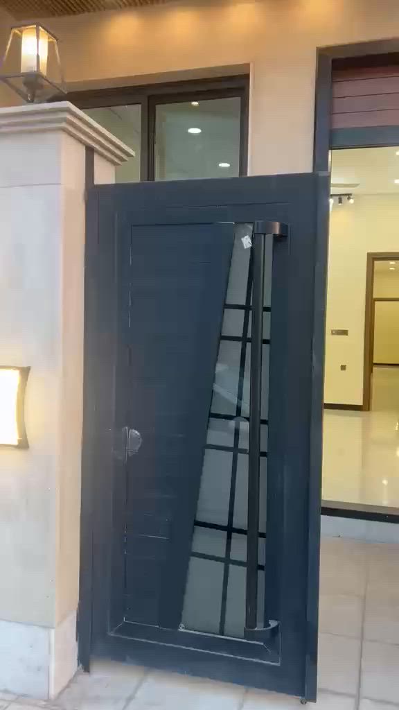 بعد التحية ؛ دار حديث للبيع في بغداد منطقة حي الجامعة محلة 631  شارع مركز شرطة حي الجامعة 

الدار طابو سكني صرف سند مشاع 
المساحة 100 متر 
واجهة 4 امتار و نزال 25 متر
الدار حديث يحتوي على 4 غرف منام مع خدمات كل واحدة وبقية التفاصيل بالفيديو المرفق للعقار 

 #مكتب_الرسام_الهندسي_للعقار_والمقاولات 
احد أفرع شركة البيت الذهبي للوساطة العقارية

بغداد حي الجامعة نهاية شارع مركز شرطة حي الجامعة 
هواتف المكتب/ 

*********** ابو حمزة 

*********** ابو ادم

تابعونا على صفحتنا لمعرفة كل جديد لنا عبر التواصل مع العقارات في عراقنا
