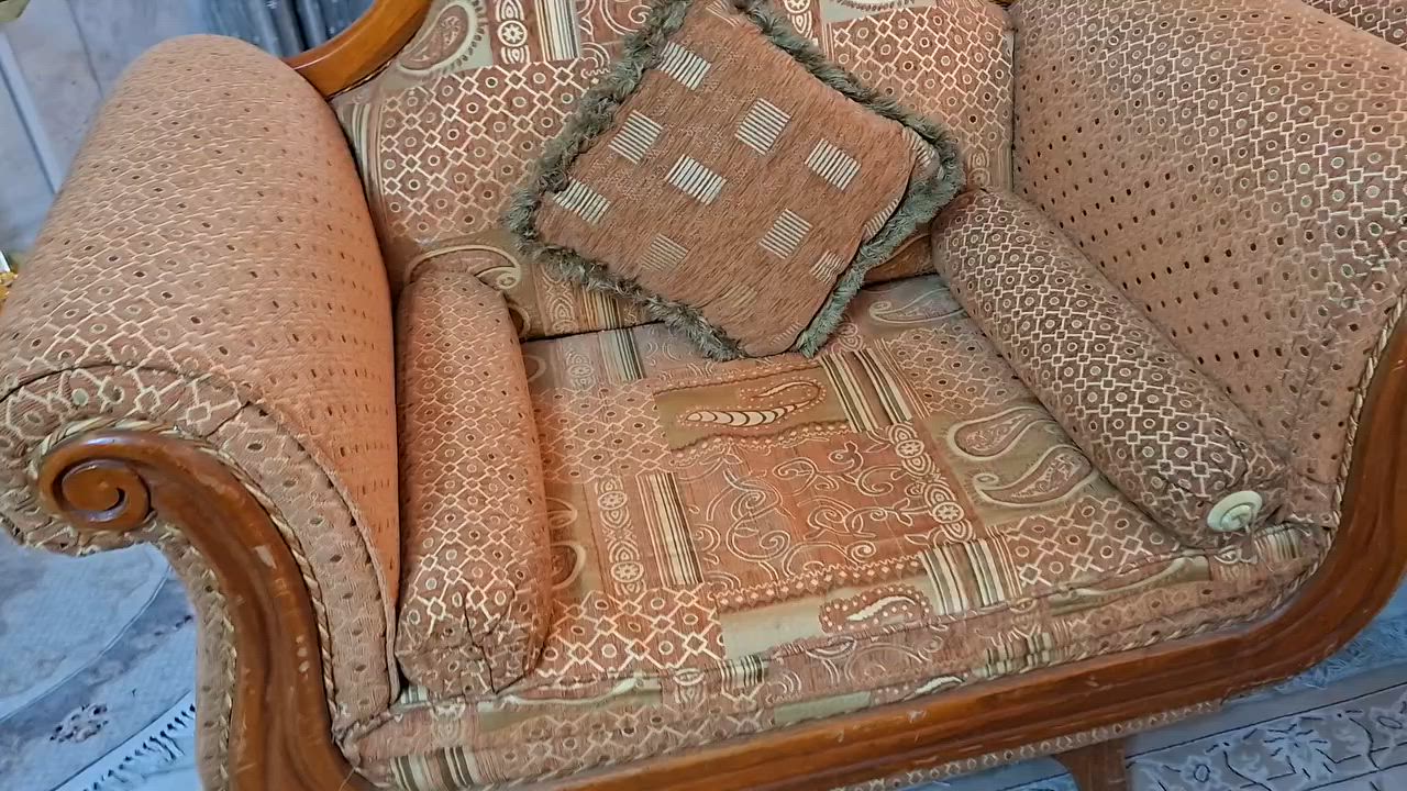 للبيع تخم قنفات كويتي موديل قديم مع سيت طبلات خشب صاج مع ميز طعام و ست كراسي السعر نهائي 650 الف فقط ٠٠٠٠


**إذا كنت صاحب هذا الإعلان وتريد حذفه لأي سبب، رجاءا أرسل رسالة إلى الدعم الفني**