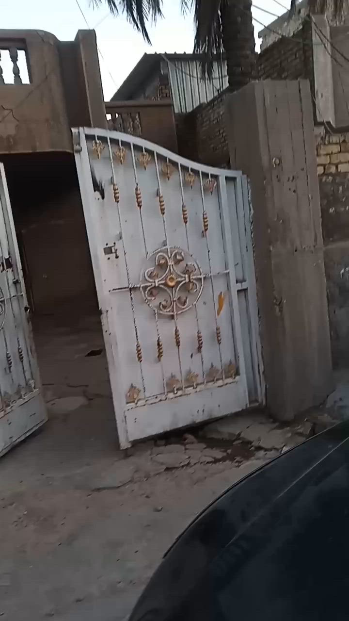 بيت للبيع
الشعب 

نهاية الجمعيه

قرب مدرسه العراق الجديد

المساحه 150

6×25

طابق ونص

السعر 170 

استقبال 

خدمات

غرفتين

***********
