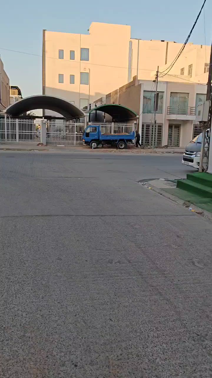 السلام عليكم، شقة للايجار في قرية الغدير النجف الاشرف. 
الموقع: قرية الغدير بلوك رقم 106 دار رقم 1 مجاور مدرسة سما العراق للبنات.
المساحة: اكثر من 100 م، تنفع شركة او معهد للتدريس او سكن.
الايجار: 400 مع دفع تكاليف الماء و الكهرباء.
ملاحظة: تستاجر بعقد سنوي ويدفع الإيجار كل شهرين، يجدد العقد سنويا.
لتفاصيل اكثر يرجى الاتصال: ***********